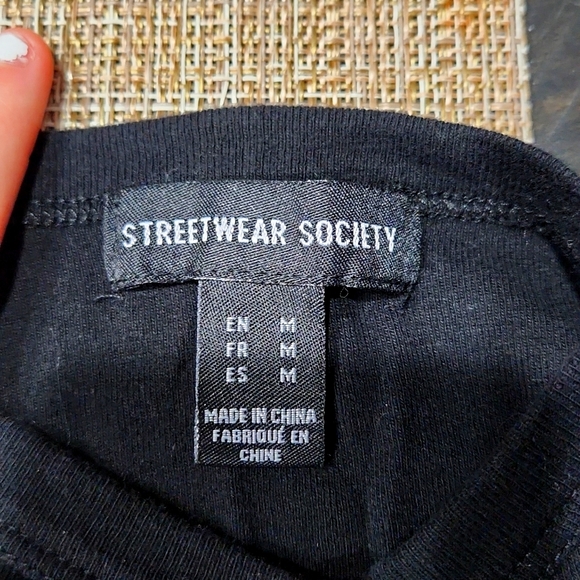 Cute tee - Picture 2 of 3